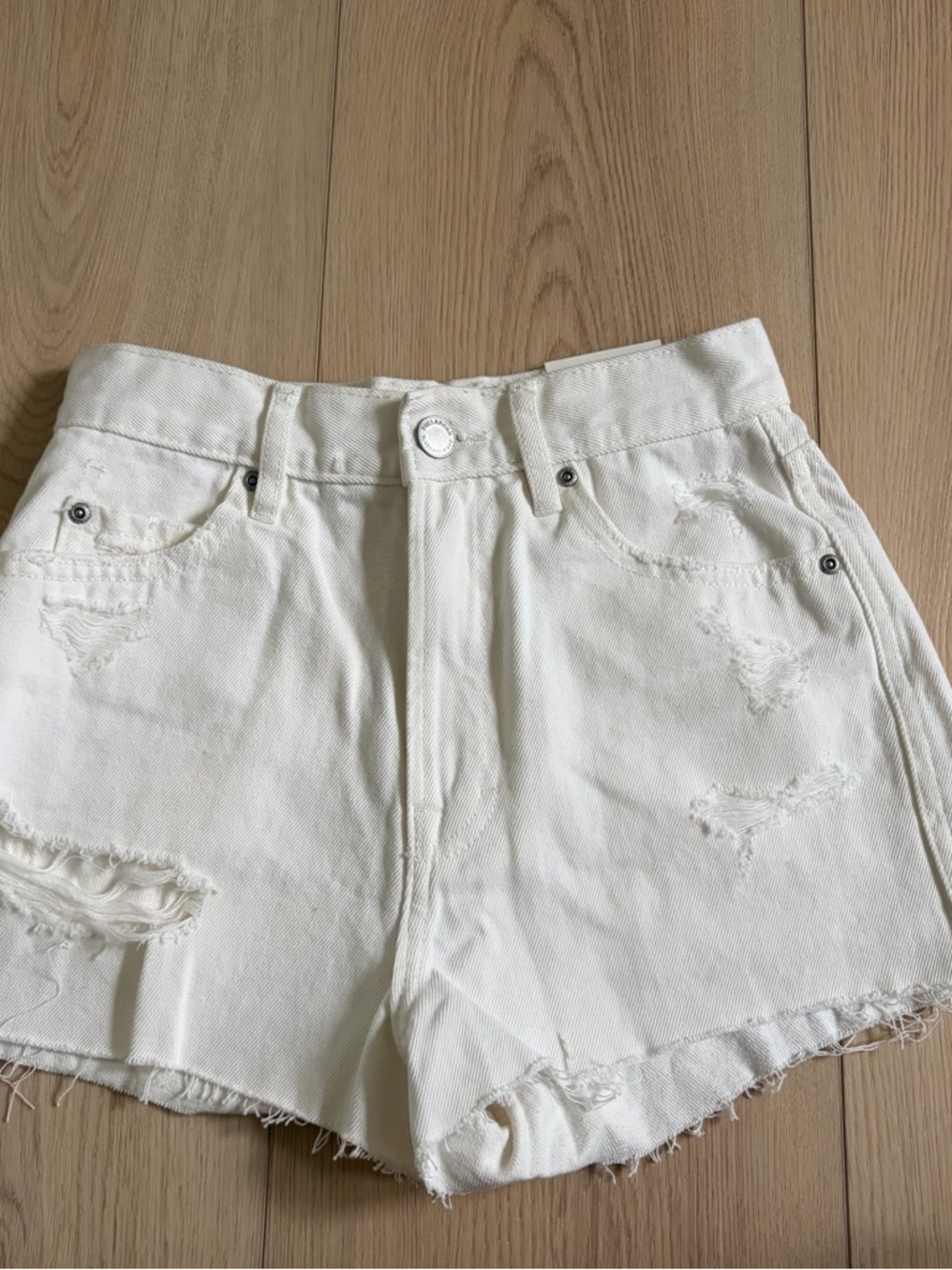 BNWT Pull&Bear White Distressed High-Rise Denim Shorts